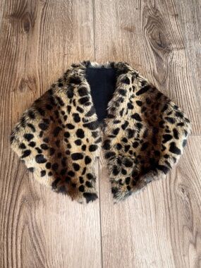 Leopard Print Faux Fur Collar